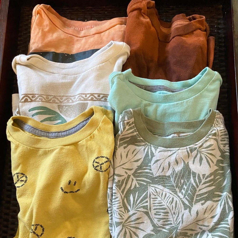 6 Kids Graphic T-Shirts XS (5)